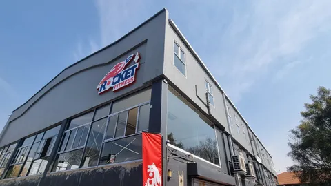 400 Jan Smuts Ave, Craighall Park, Randburg has a 300m² Retail Space Available To Let (14)